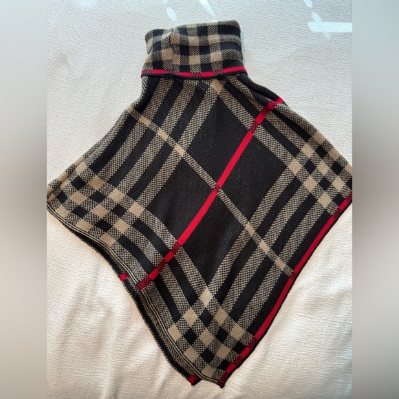 Gorgeous Italian dressy poncho one size - Picture 4 of 4